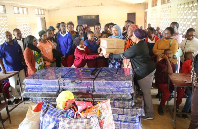 Wafanyakazi Wanawake DUWASA watoa misaada mbalimbali katika Shule ya Kigwe Vizuri Bahi